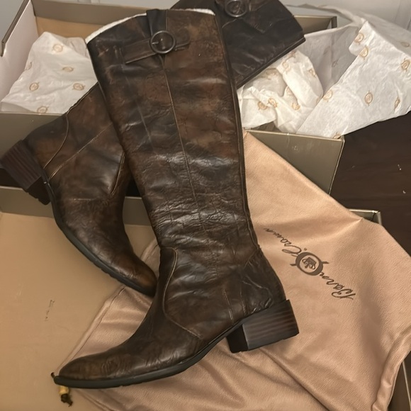 Tall vintage look brand new boots size 9 generous fit classy and comfy and cool. - Picture 2 of 6